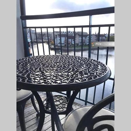 Waterfront Living In Leith With Free Parking! Apartment เอดินบะระ ภายนอก รูปภาพ